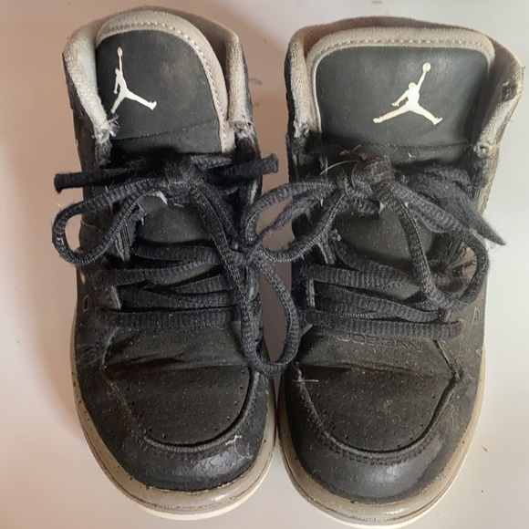 Nike air Jordan high tops and Velcro black shoes - Picture 8 of 8